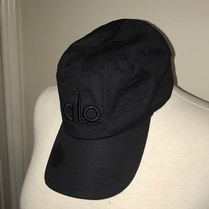 Women’s Alo yoga baseball hat never worn black
